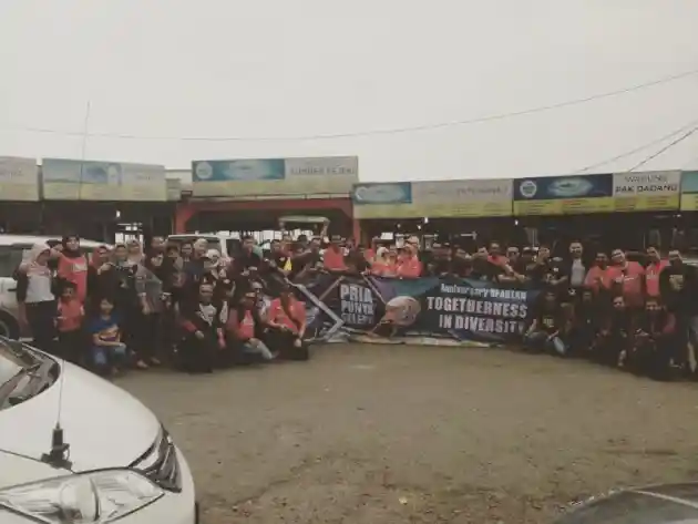 Foto - Komunitas Nissan Livina Gelar Touring ke Mandalawangi