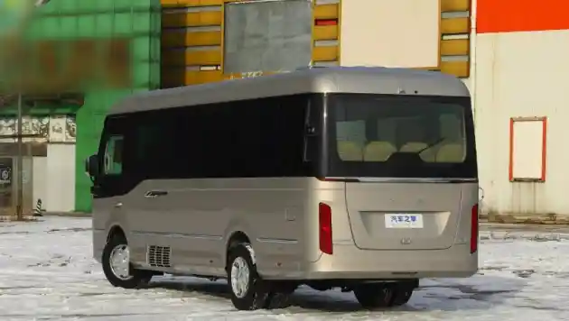 Foto - Pabrikan Mobil Mewah China Kenalkan Bus Super Mewah Bernama Guoyue