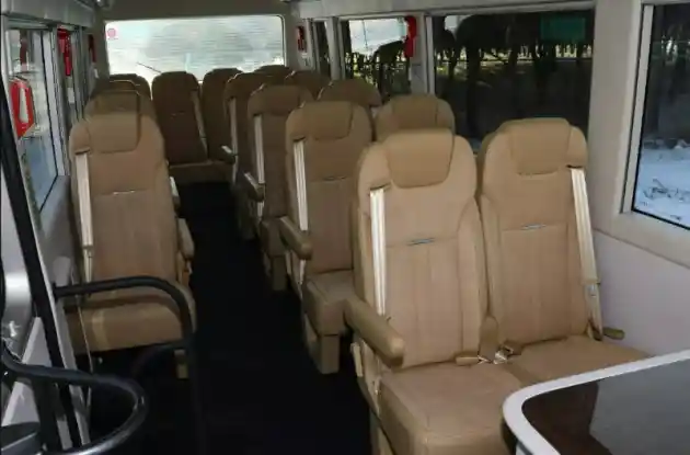Foto - Pabrikan Mobil Mewah China Kenalkan Bus Super Mewah Bernama Guoyue