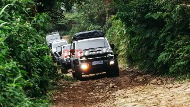 Foto - Fortuner Dan Pajero Sport Perlu Waspada, Begini Tangguhnya GWM Tank 300 Diesel Di Offroad
