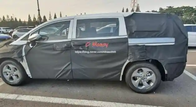 Foto - SPY SHOT: Hyundai H-1/Starex Generasi Terbaru