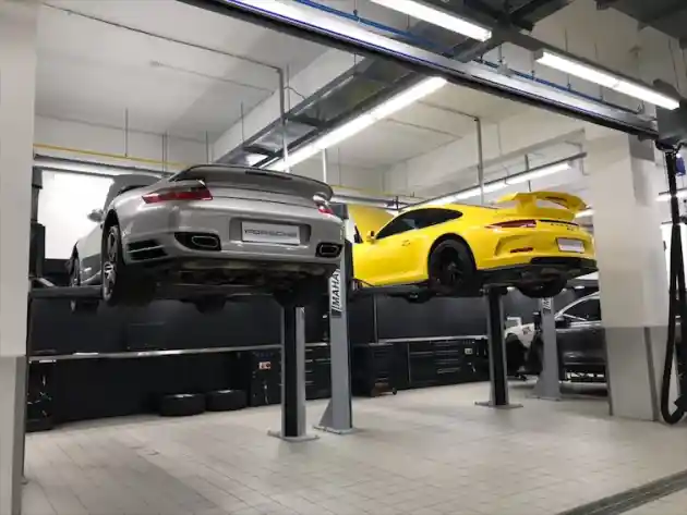 Foto - Bengkel Resmi Porsche Jakarta Bisa Tangani Berbagai Model dan Tahun Pembuatan