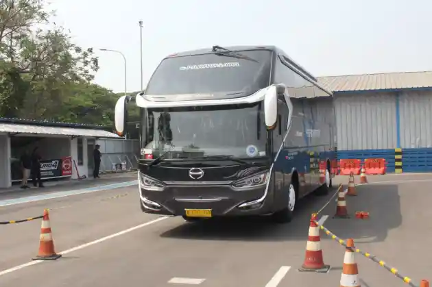 Foto - Hino Gelar Korlantas Driver Trainer Contest