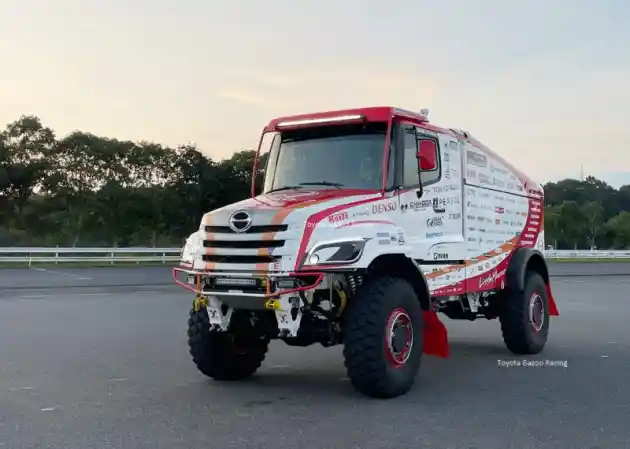 Foto - Toyota Terjunkan Hilux untuk Dakar Rally 2025. Gunakan Mesin Land Cruiser 300