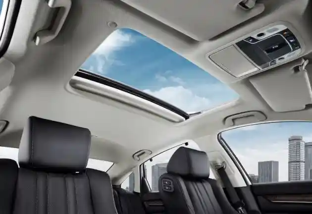 Foto - Honda Accord Kini Punya Sunroof