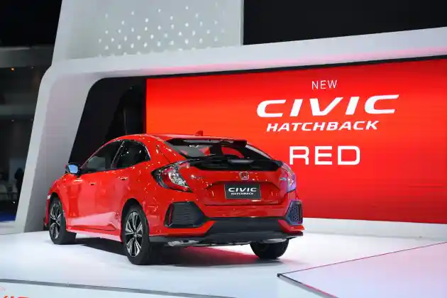 Foto - Honda Civic Hatchback Edisi Khusus dan Clarity Pukau Publik Bangkok