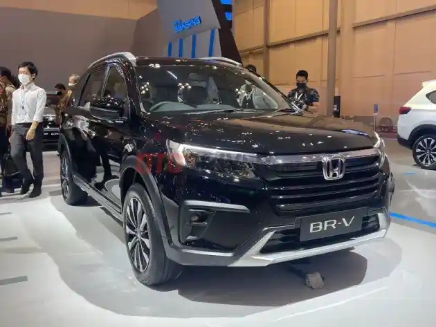 Foto - Xpander Cross Dan BR-V Jadi LSUV Untuk Para 'Sultan'