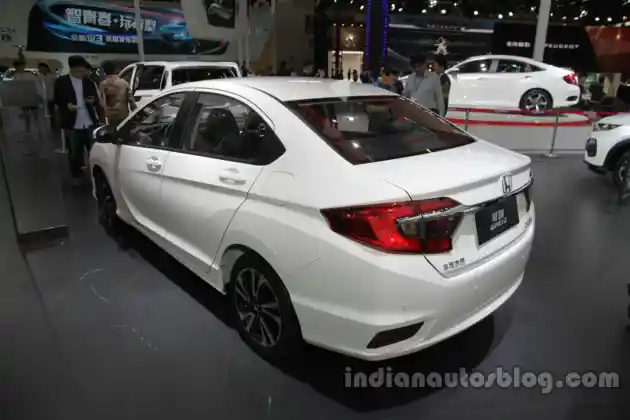 Foto - Honda City Facelift Siap Hadir Awal 2017 di India