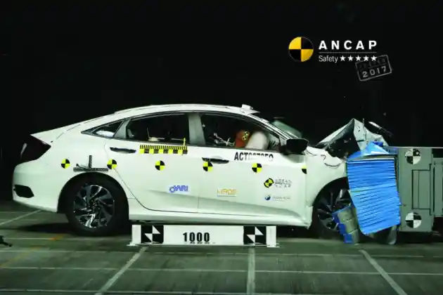 Foto - VIDEO: Crash Test Honda Civic Turbo Sedan (ANCAP)