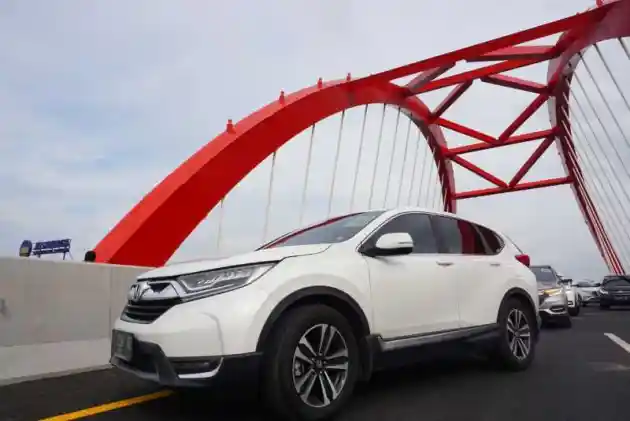 Foto - Honda CR-V Juga Ikutan 'Resmikan' Tol Trans Jawa