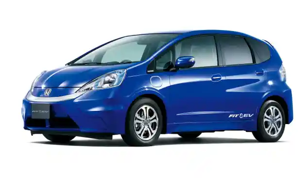 Foto - Honda Jazz Generasi Ketiga Segera Bermesin Listrik