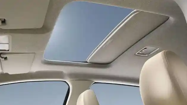 Foto - Wow, Honda Jazz Versi India Punya Fitur Sunroof!