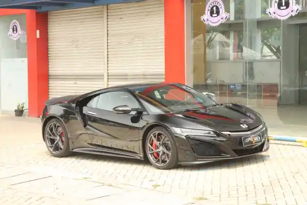 Foto - Klaim Konsumsi BBM Honda NSX Tak Jauh Beda Dengan Wuling Cortez