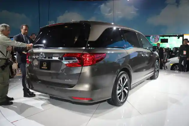 Foto - Honda Odyssey 2018 Meluncur Di AS. Terinspirasi Bentuk Mobilio?