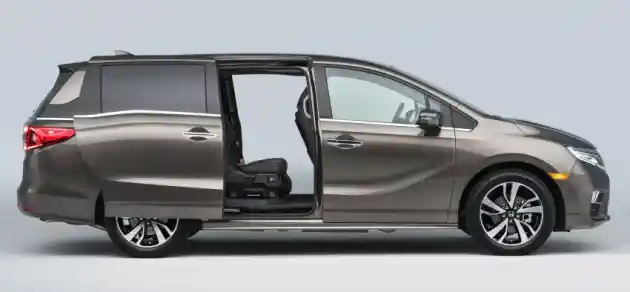 Foto - Honda Odyssey 2018 Meluncur Di AS. Terinspirasi Bentuk Mobilio?