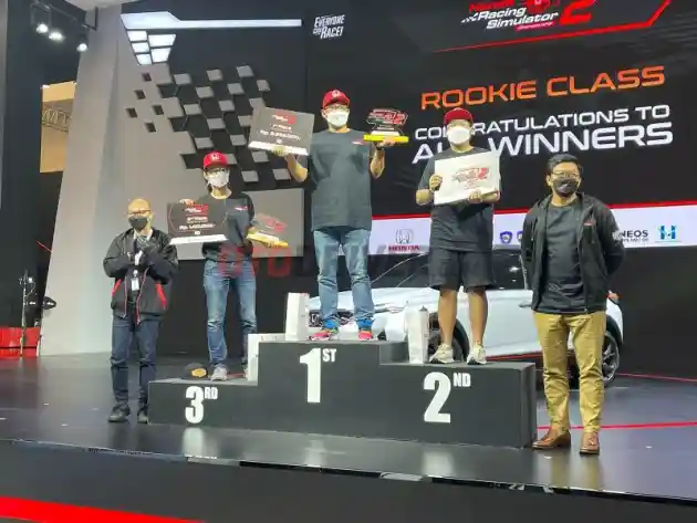 Foto - Inilah Para Pemenang Honda Racing Simulator Championship 2