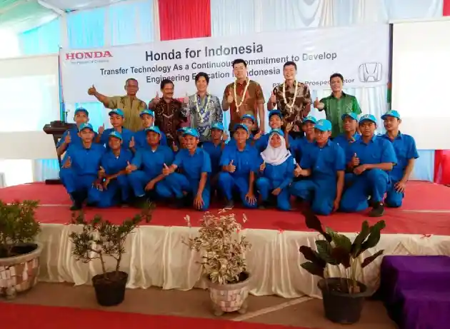 Foto - Honda Kembali Gandeng SMK Untuk Cetak Teknisi di Bengkel Resmi