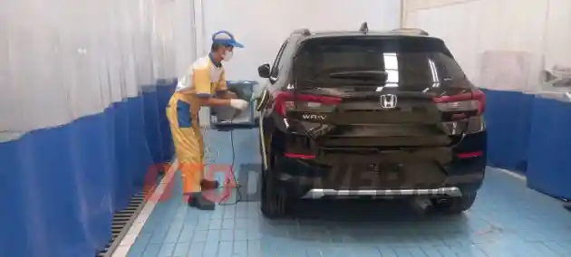 Foto - Repair Body dan Cat Mobil Honda Anda Kini Bisa di Dealer Honda Tendean