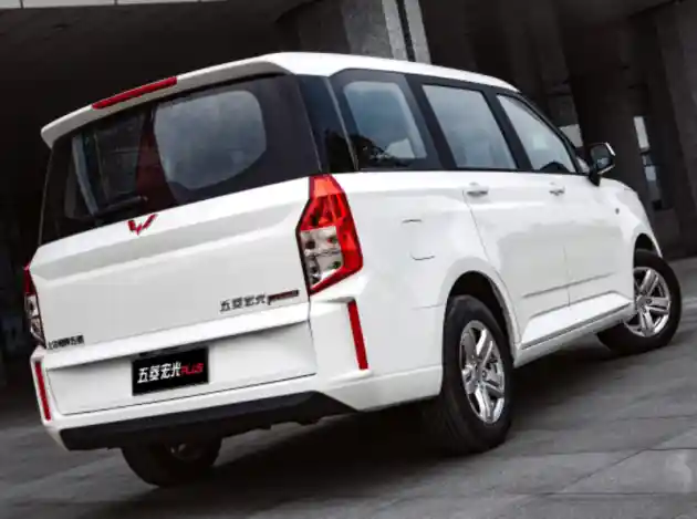 Foto - Wuling Siapkan Lawan Sepadan BYD M6, Intip Bocoran Spesifikasi dan Perbandingan Dimensi Keduanya