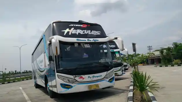 Foto - Menjajal Layanan Jakarta-Tegal PO Haryanto, Nyaman Pakai Suspensi Udara