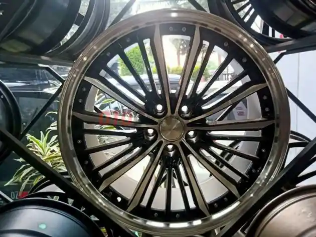 Foto - Bangga Produk Lokal, HSR Wheel Fasilitasi Modifikator Tanah Air untuk Desain Velg