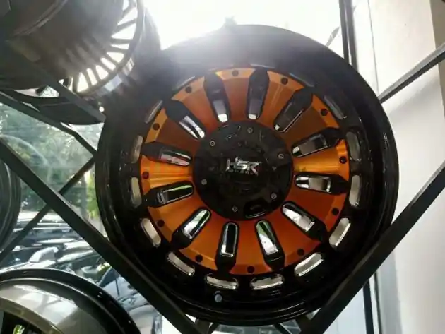 Foto - Bangga Produk Lokal, HSR Wheel Fasilitasi Modifikator Tanah Air untuk Desain Velg