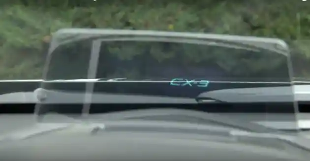 Foto - Mazda CX-3 Tawarkan Head Up Display, Satu-Satunya Di Kelasnya