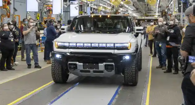 Foto - Hummer EV dan Cadillac Lyriq Diburu Konsumen, GM Tingkatkan Produksi