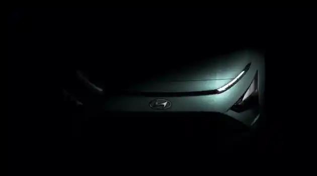 Foto - Sosok Adik Hyundai Kona, Bayon Tampil Dalam Teaser Menggoda.