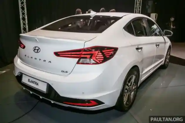 Foto - Hyundai Elantra Reborn, Bertenaga Lebih Besar Ketimbang Toyota Altis