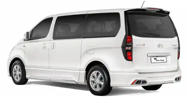 Foto - Hyundai H1 Facelift di Malaysia, Tampang depan Mirip Lexus