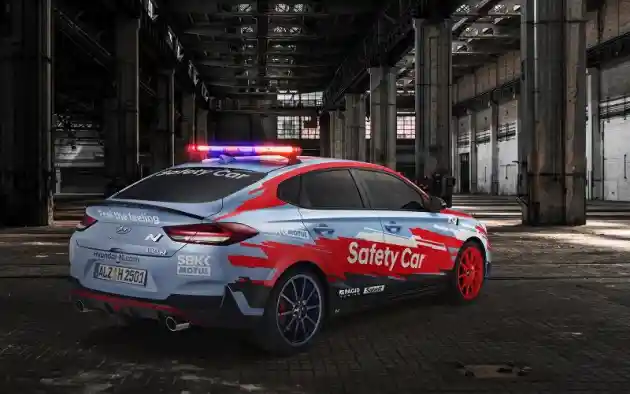 Foto - Intip Spesifikasi Safety Car Untuk Ajang WSBK