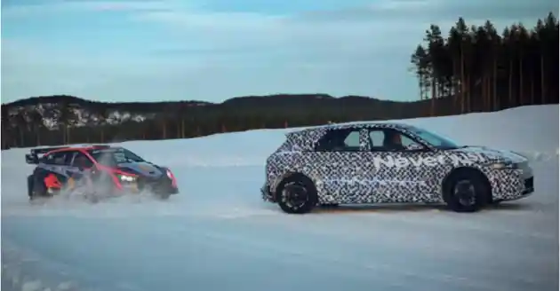 Foto - SPY SHOT: Hyundai Ioniq 5 N Tandem Drifting Dengan Mobil Rally