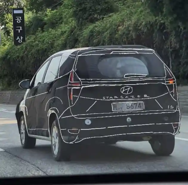 Foto - SPY SHOT: Hyundai Stagazer Kandidat Kuat Pengguling Xpander