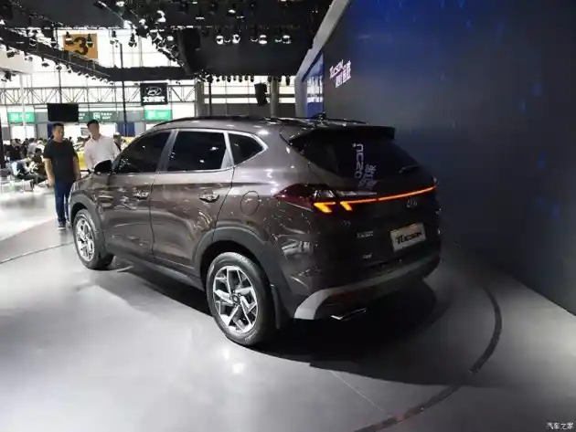 Foto - Melihat Lebih Jelas Hyundai Tucson 2019