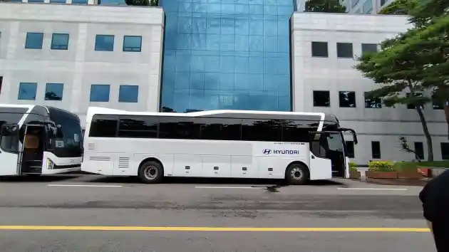 Foto - Hyundai Universe, Bus Yang ‘Sporty’