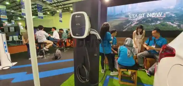 Foto - Charging Station di Beijing Lebih Banyak daripada Jumlah SPBU di Indonesia