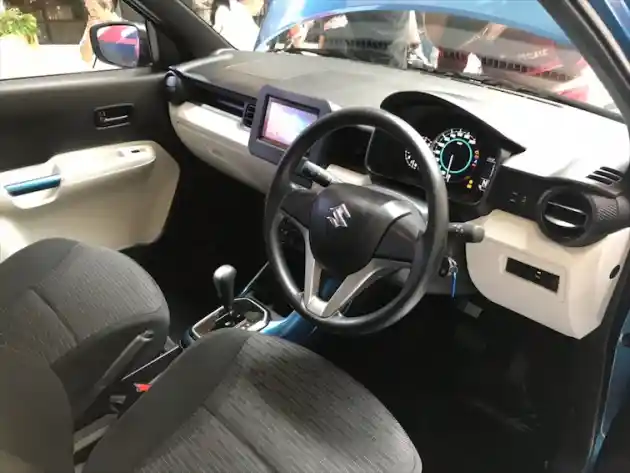 Foto - Komparasi Spek Suzuki Ignis VS Datsun Cross