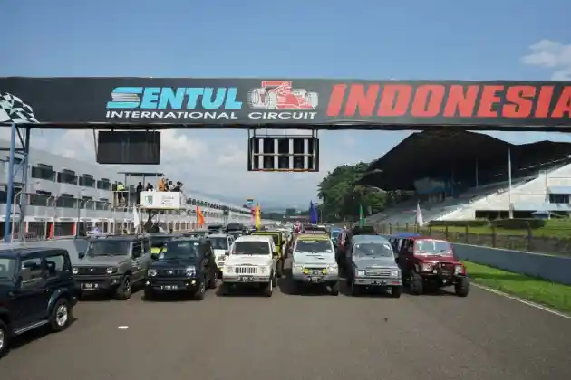 Foto - Indonesia Jimny Festival 2023, Bikin Rekor MURI