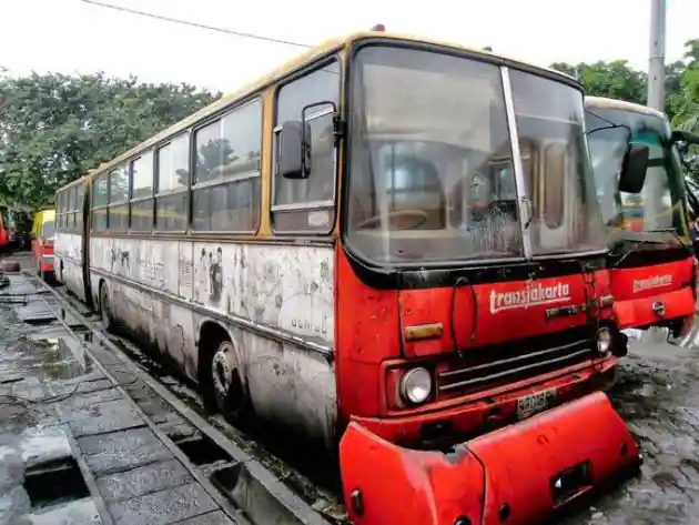 Foto - Masih Ingat Bus Merek Ikarus?