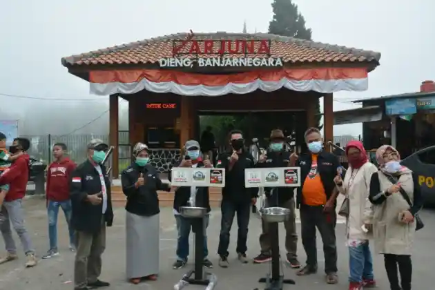 Foto - Komunitas BR-V Lakukan Touring Sambil Dukung Putus Rantai Penularan Corona di Dieng