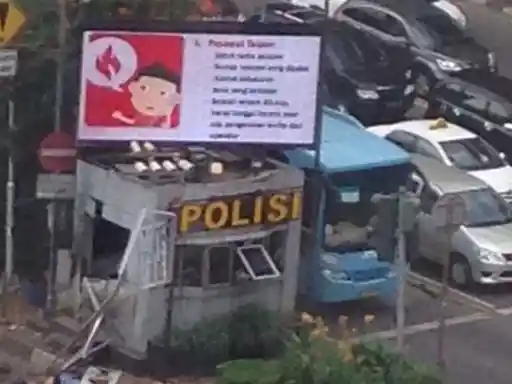 Foto - Breaking News: Hindari Jalan Thamrin Jakarta. Ada Ledakan Bom!