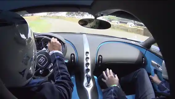 Foto - VIDEO: On-Board Footage Pertama Bugatti Chiron!