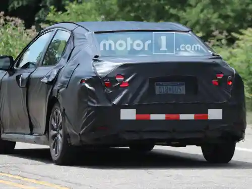 Foto - SPY SHOT: Toyota Camry 2017, Kemungkinan Bermesin 2.0 Turbo