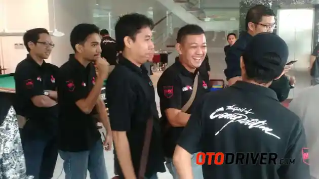 Foto - Indonesia Mirage Club dan V-Kool Bikin Workshop Kaca Film