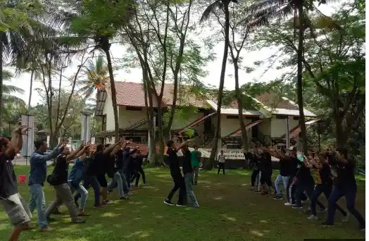 Foto - Komunitas Mitsubishi Mirage di Cirebon Serbu Kuningan