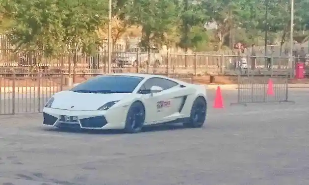 Foto - GIIAS 2015: Ingin Naik Lamborghini? Ikuti Supercar Taxi Ride Kami. Ini Caranya