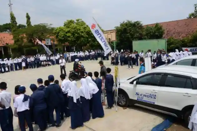 Foto - Suzuki Tanamkan Keselamatan Berkendara Pada Siswa SMP, Bukan Diajari Mengemudi