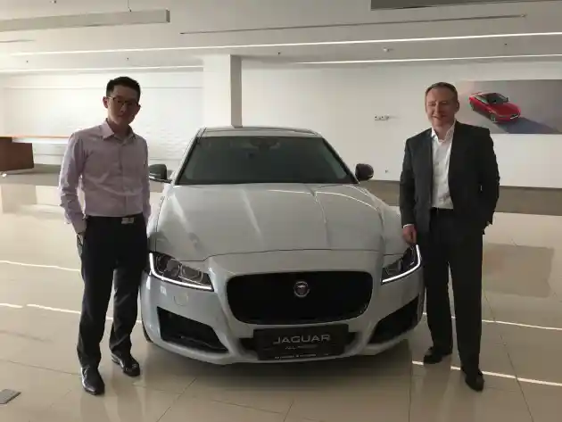 Foto - Jaguar Indonesia Luncurkan Edisi Khusus New XF 'Black Jack'