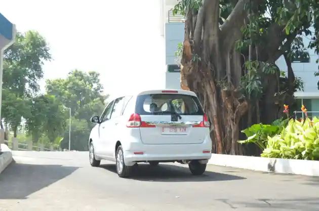 Foto - Suzuki Ertiga Facelift Terlihat Di Jalan Jakarta